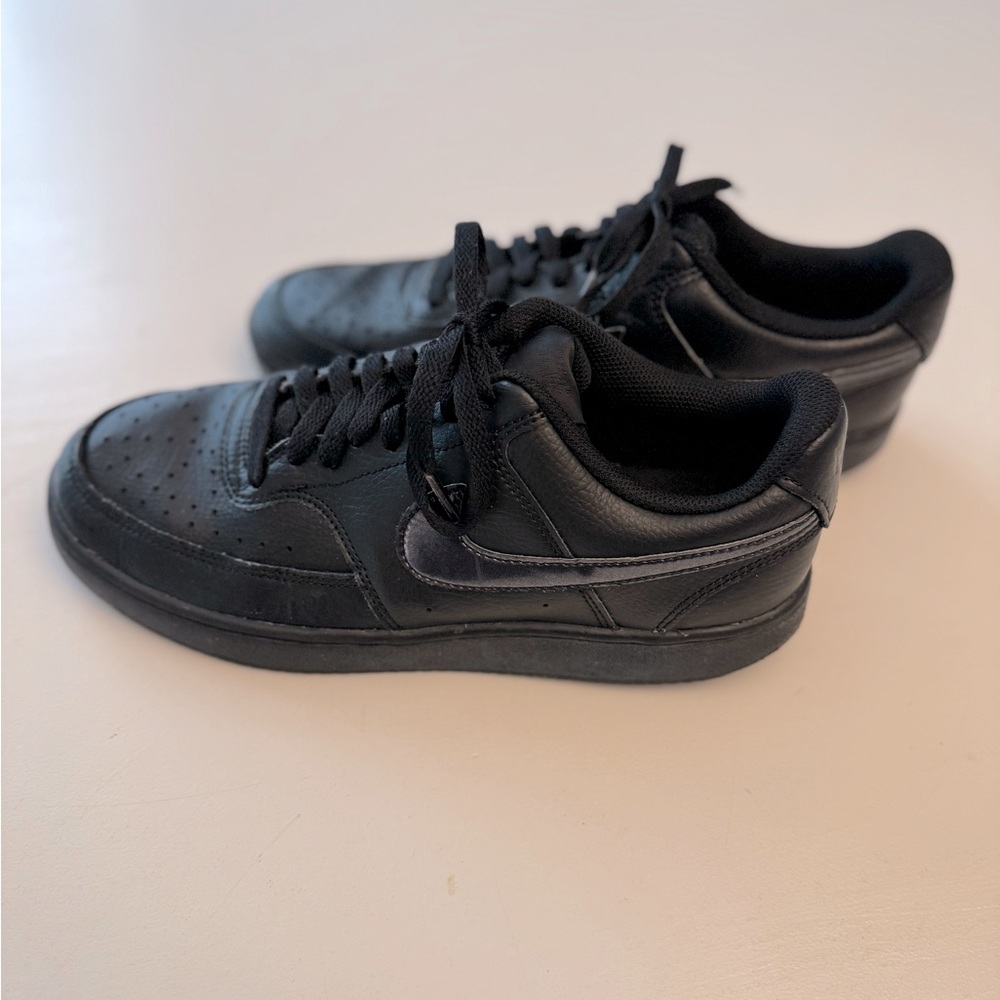 Women’s Nike low top black